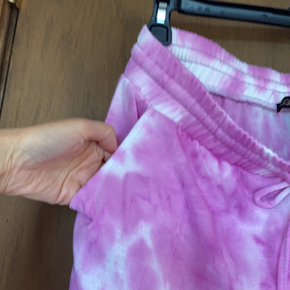 Top with cut out in back & jogger pant tie dye set pink M Juniors - Picture 15 of 17
